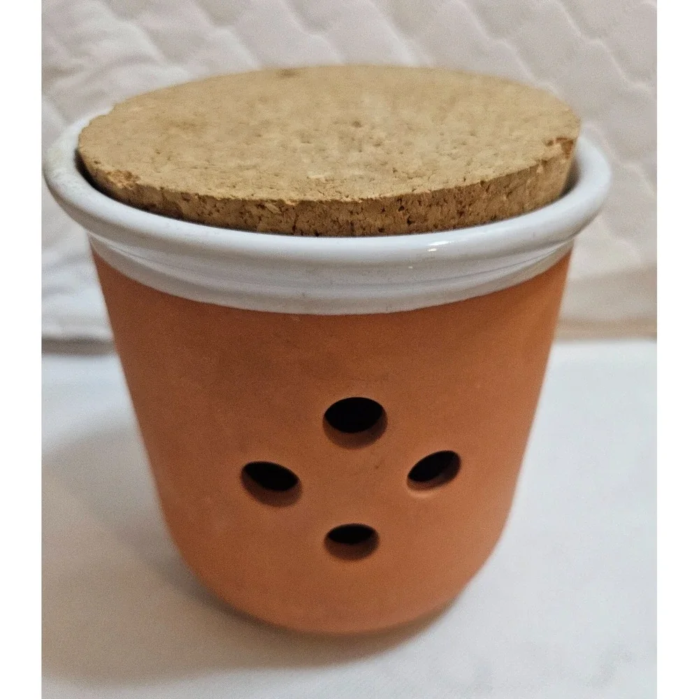 Terracotta Garlic Keeper Storage Container with Cork Lid Kitchen Decor‎